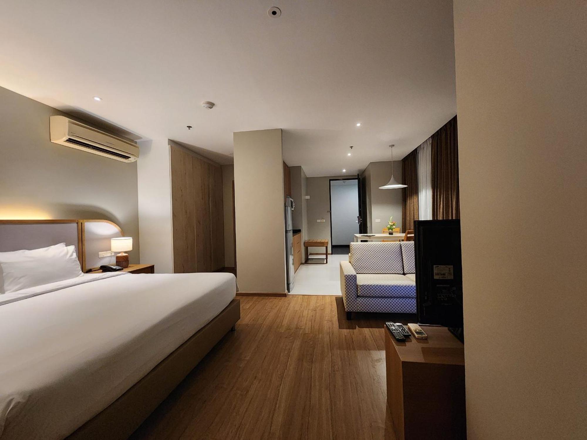 Brighton Hotel Bangkok Exterior photo